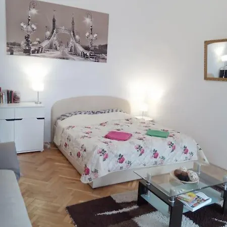 Sunshine Flat At The Blaha Apartmán Budapešť