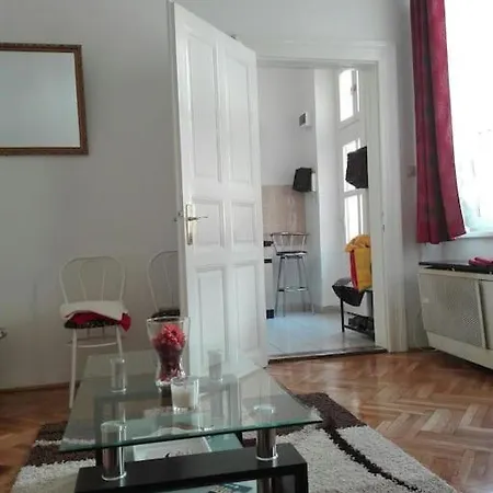 Sunshine Flat At The Blaha Appartamento *