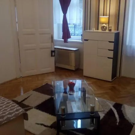 Sunshine Flat At The Blaha Appartamento *