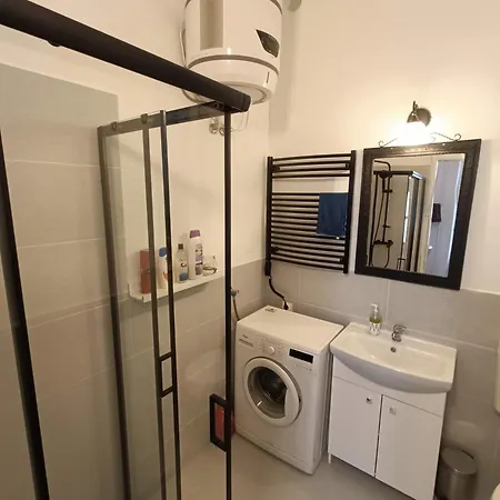 Sunshine Flat At The Blaha شقة بودابست